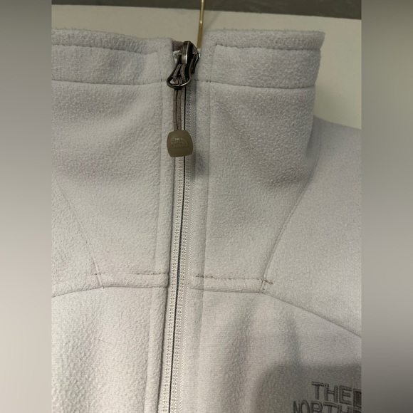 North Face Women’s Windwall Cream and Taupe Jacket - Picture 5 of 10